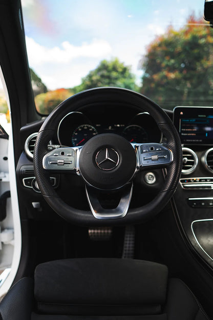 Alquiler de vehículos en Medellín - Mercedes-Benz GLC 300 Híbrida, tablero y volante