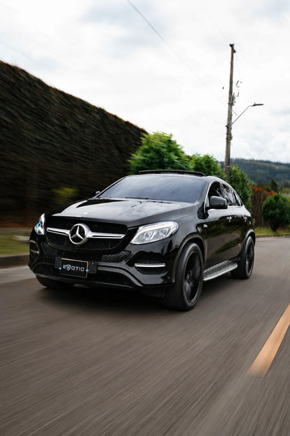 Alquiler de vehículos en Medellín - Mercedes-Benz GLE 350d, en movimiento vista lateral