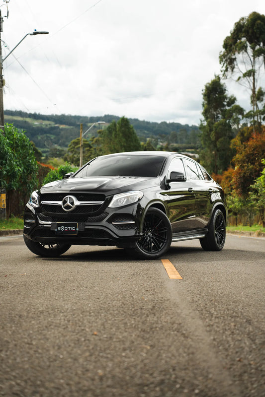 Alquiler de vehículos en Medellín - Mercedes-Benz GLE 350d, vista tres cuartos frontal