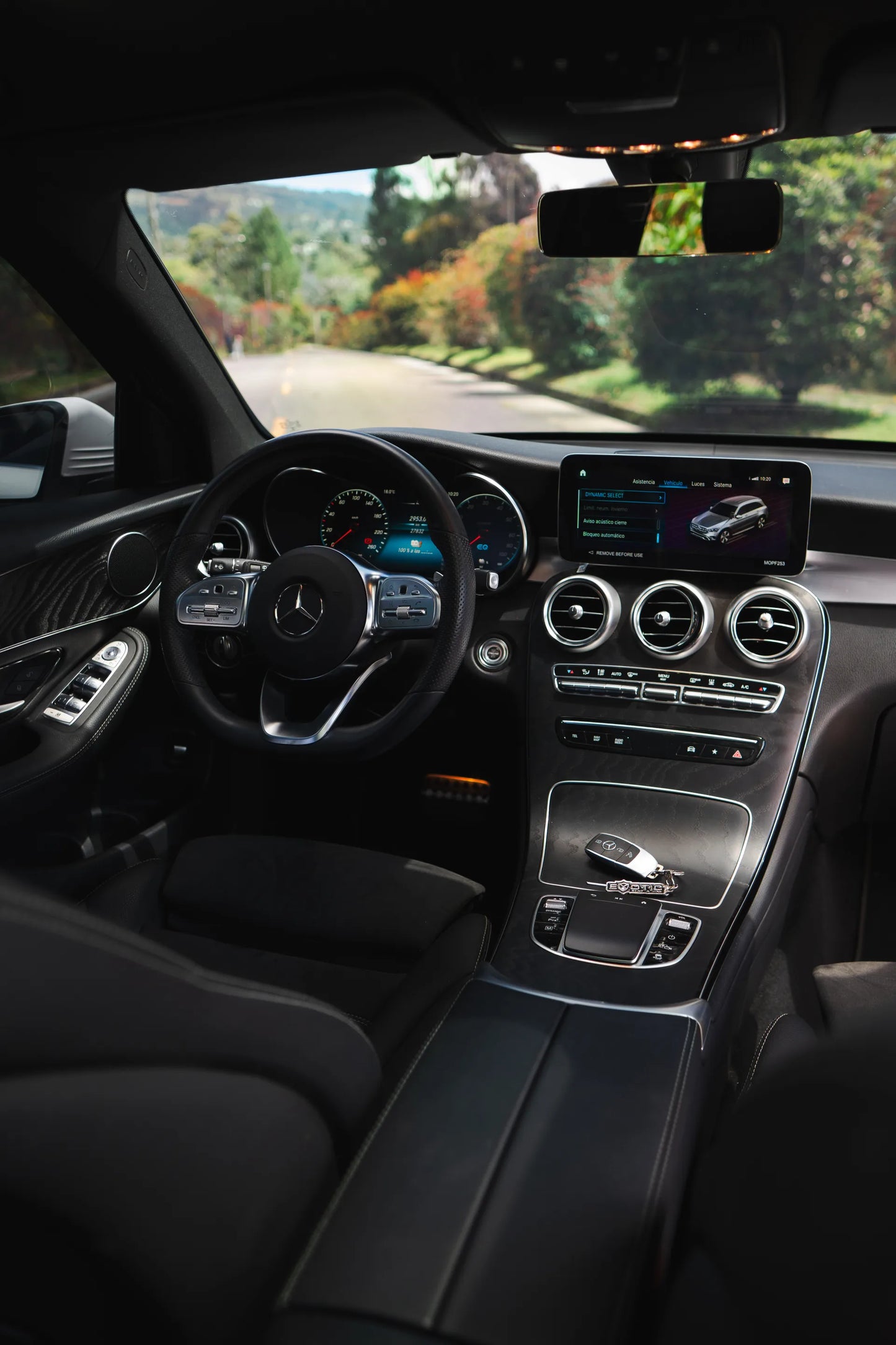 Alquiler de vehículos en Medellín - Mercedes-Benz GLC 300 Híbrida, tablero (2)