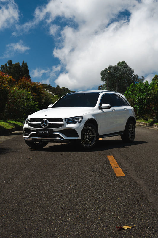 Alquiler de vehículos en Medellín - Mercedes-Benz GLC 300 Híbrida, vista tres cuartos frontal