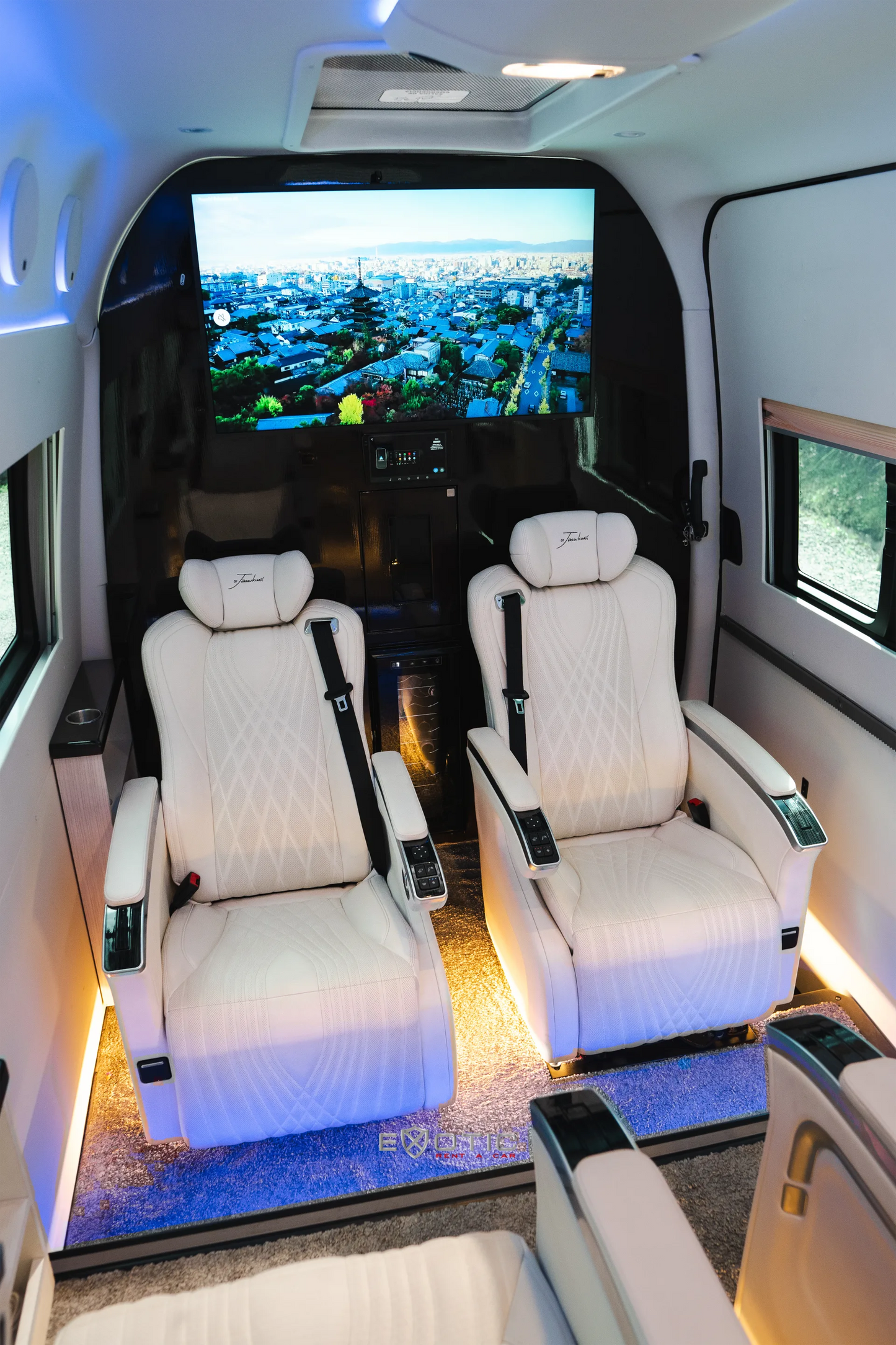 Alquiler de vehículos en Medellín - Mercedes-Benz Sprinter, asientos de pasajeros