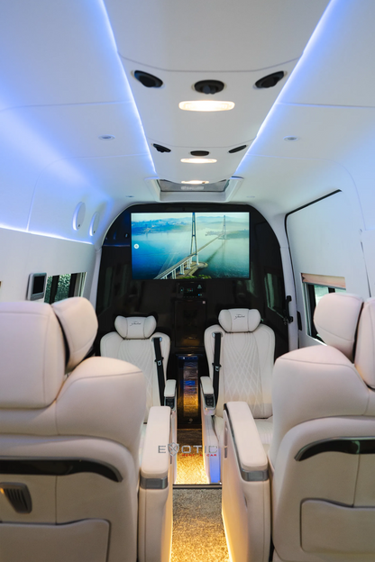 Alquiler de vehículos en Medellín - Mercedes-Benz Sprinter, interior y asientos