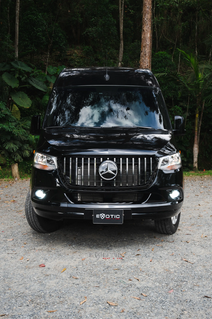Alquiler de vehículos en Medellín - Mercedes-Benz Sprinter, vista frontal