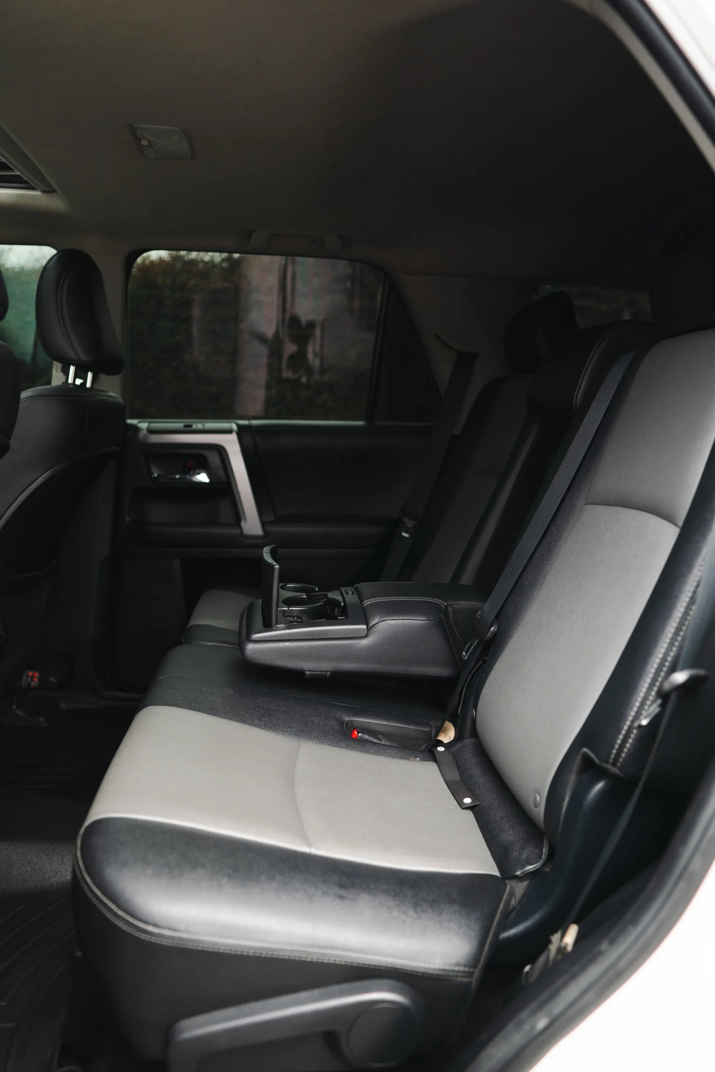 Alquiler de vehículos en Medellín - Toyota 4Runner SR5, asientos traseros (2)
