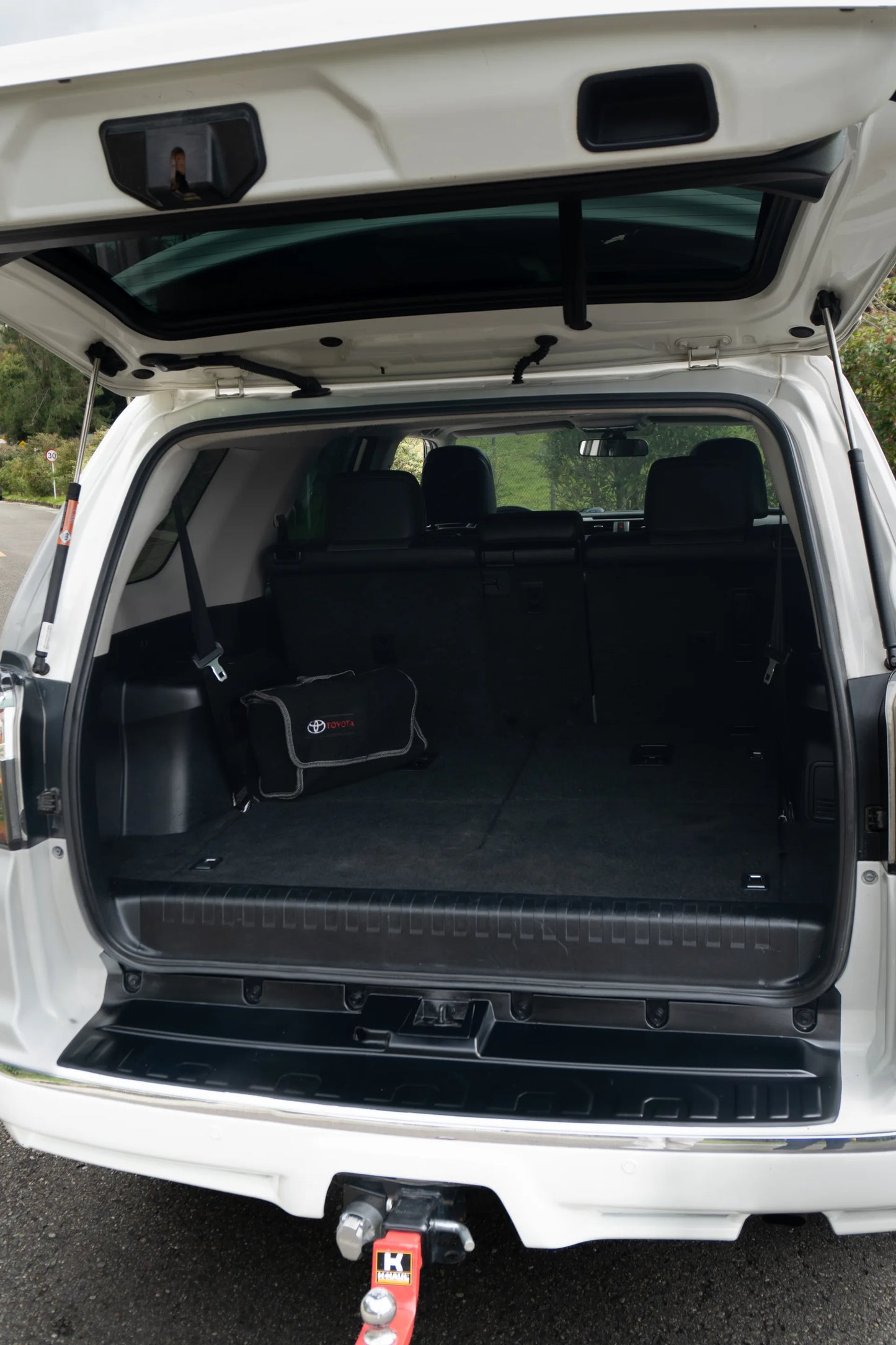 Alquiler de vehículos en Medellín - Toyota 4Runner SR5, baúl y maletero (2)