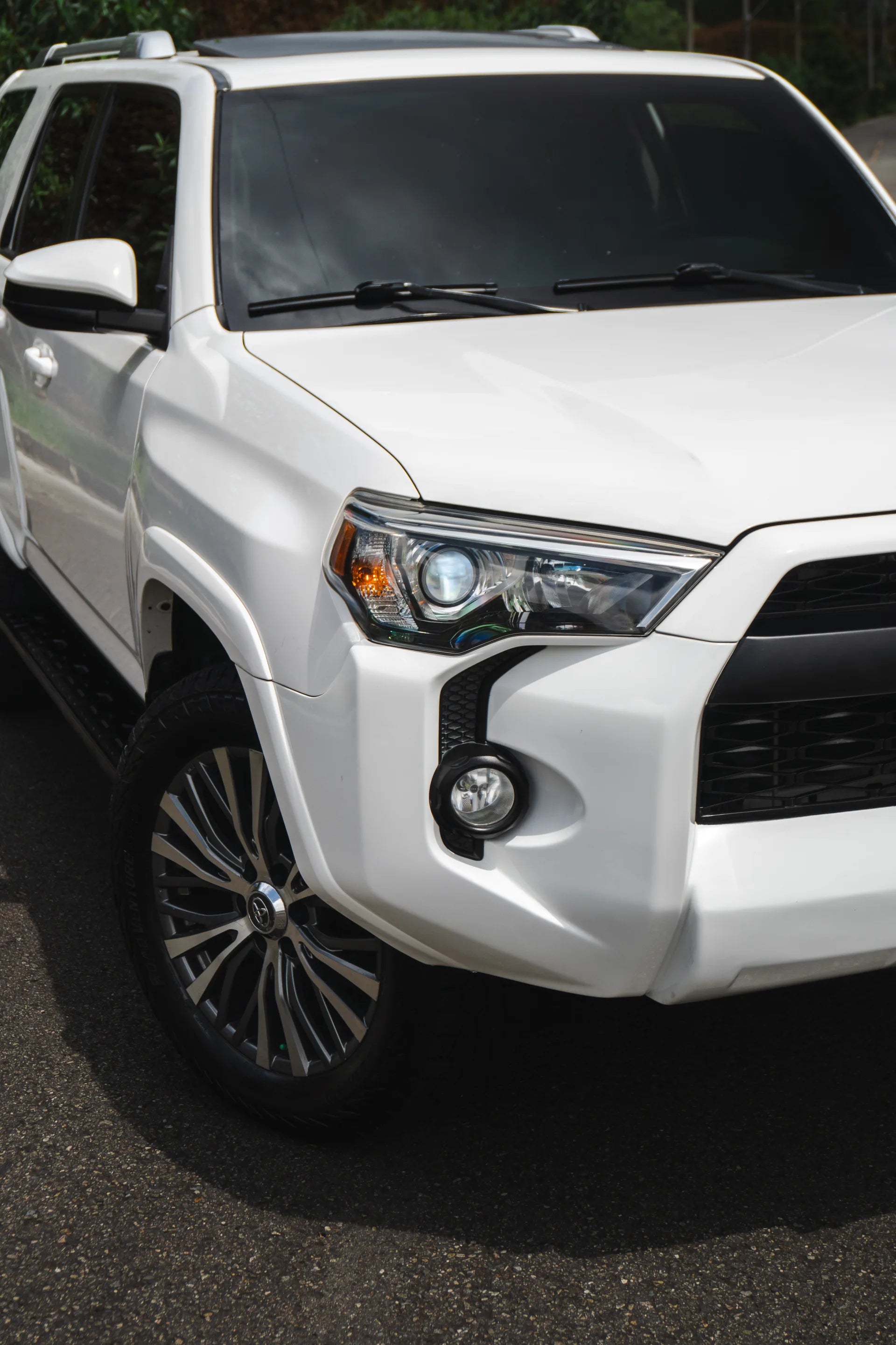 Alquiler de vehículos en Medellín - Toyota 4Runner SR5, faro delantero