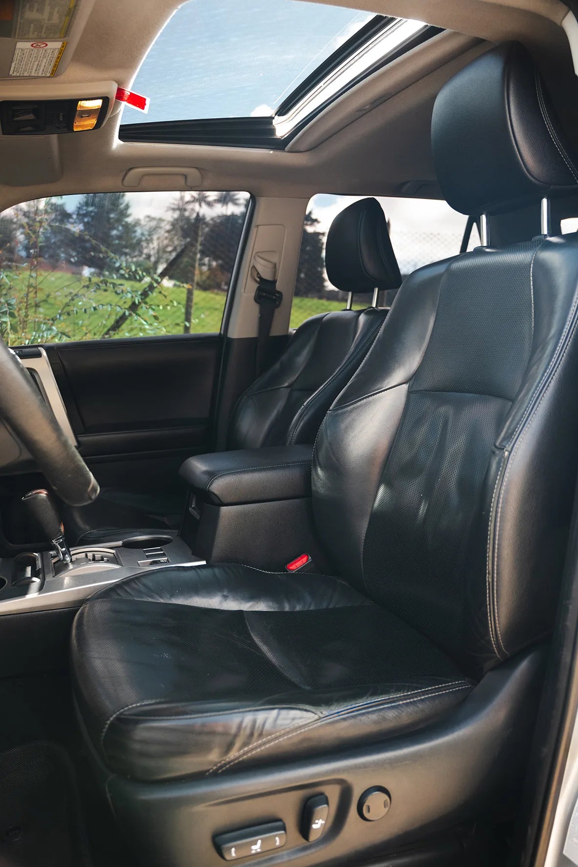 Alquiler de vehículos en Medellín - Toyota 4Runner Limited, asientos delanteros