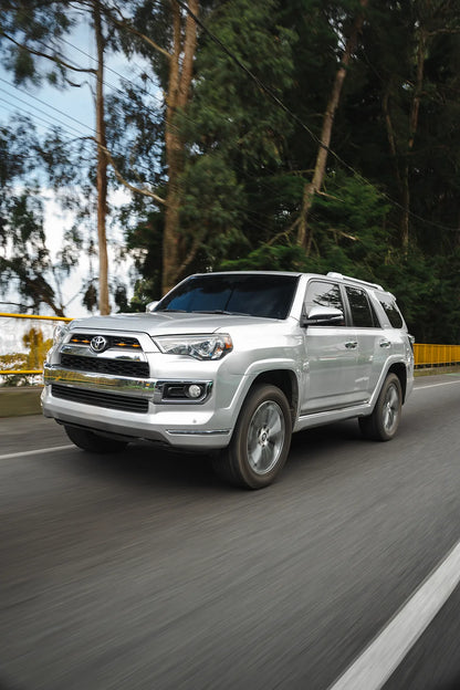 Alquiler de vehículos en Medellín - Toyota 4Runner Limited, vista frontal lateral