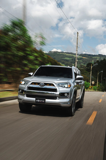 Alquiler de vehículos en Medellín - Toyota 4Runner Limited, de frente en movimiento
