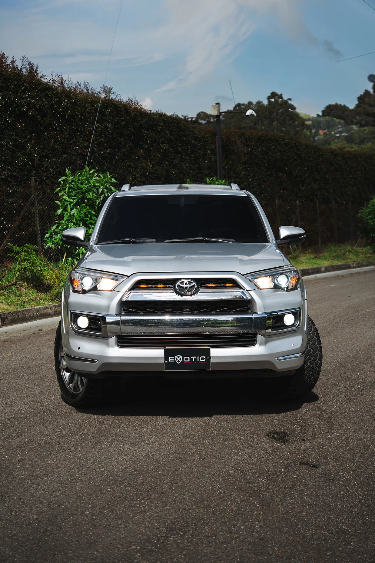 Alquiler de vehículos en Medellín - Toyota 4Runner Limited, vista frontal