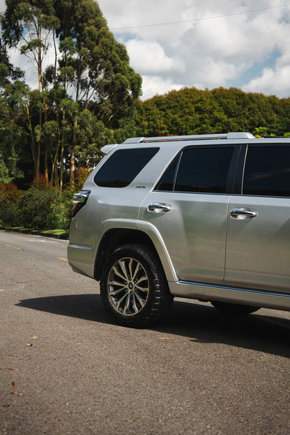 Alquiler de vehículos en Medellín - Toyota 4Runner Limited, vista lateral