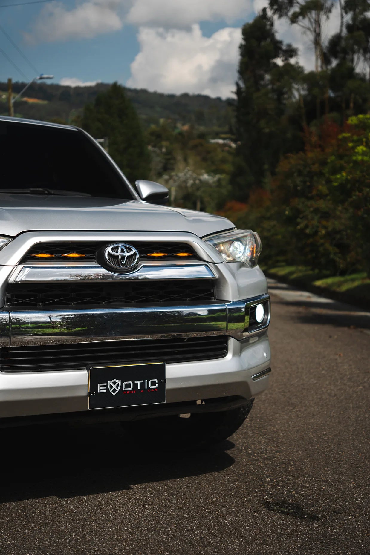 Alquiler de vehículos en Medellín - Toyota 4Runner Limited, parrilla frontal