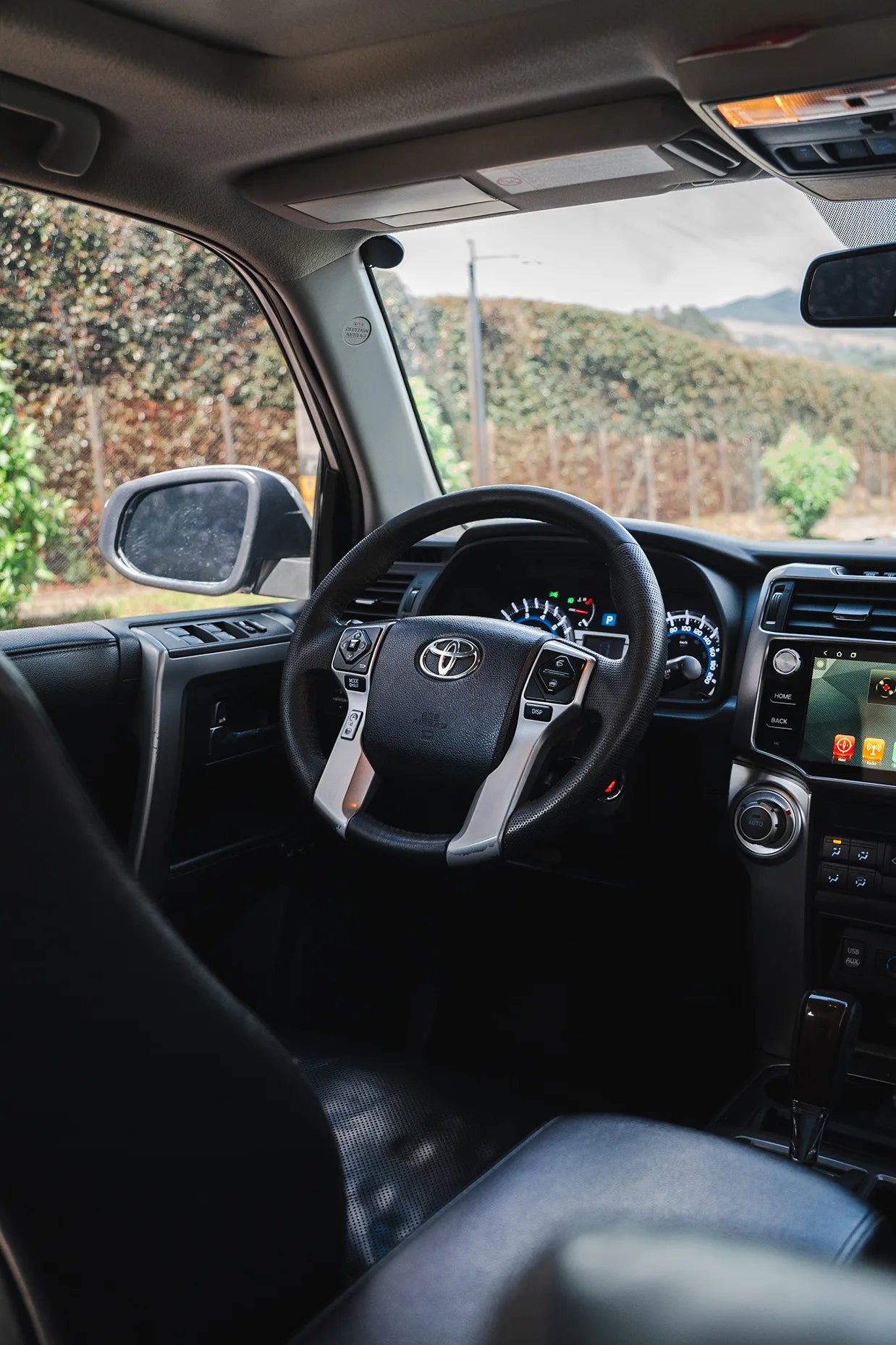 Alquiler de vehículos en Medellín - Toyota 4Runner Limited, tablero y volante (2)