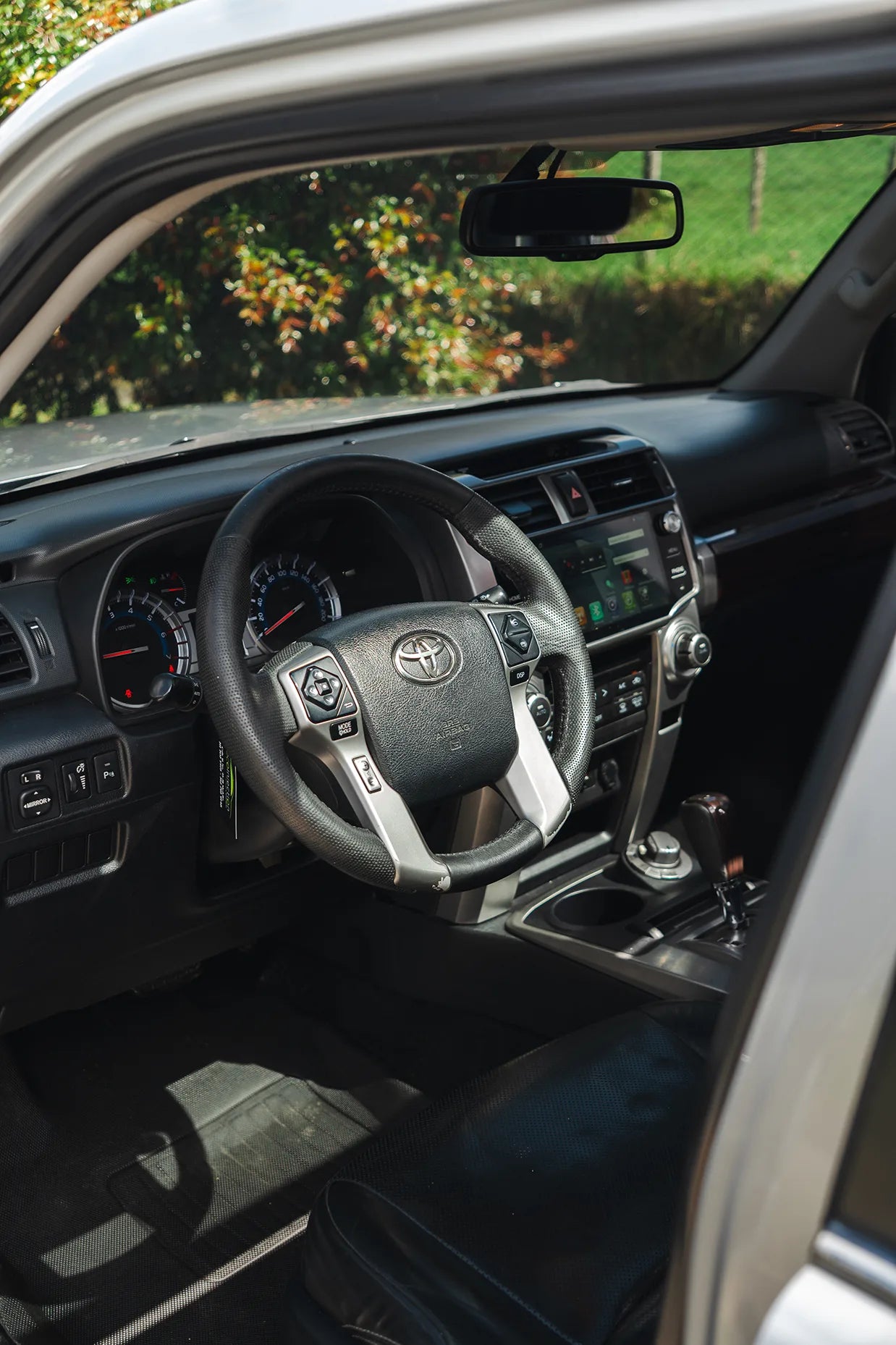 Alquiler de vehículos en Medellín - Toyota 4Runner Limited, tablero y volante