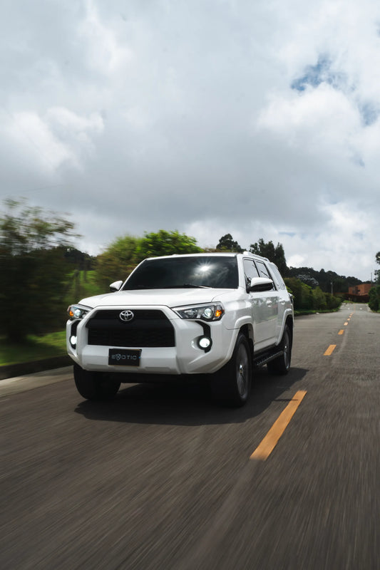 Alquiler de vehículos en Medellín - Toyota 4Runner SR5, vista tres cuartos frontal (2)