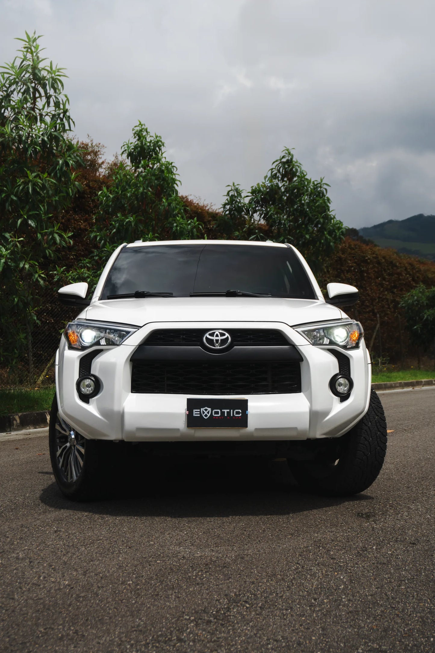 Alquiler de vehículos en Medellín - Toyota 4Runner SR5, vista frontal