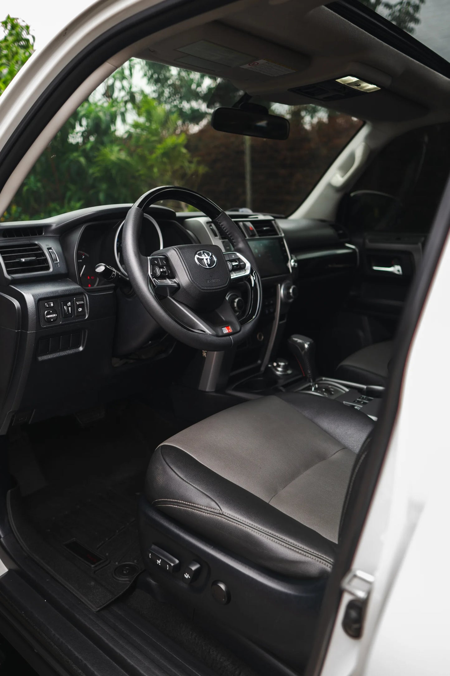 Alquiler de vehículos en Medellín - Toyota 4Runner SR5, volante