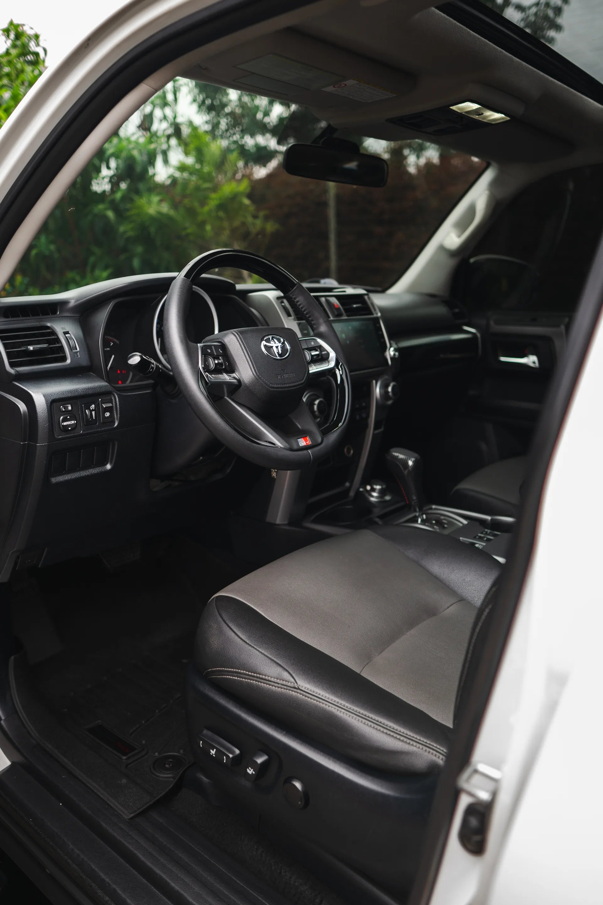 Alquiler de vehículos en Medellín - Toyota 4Runner SR5, volante