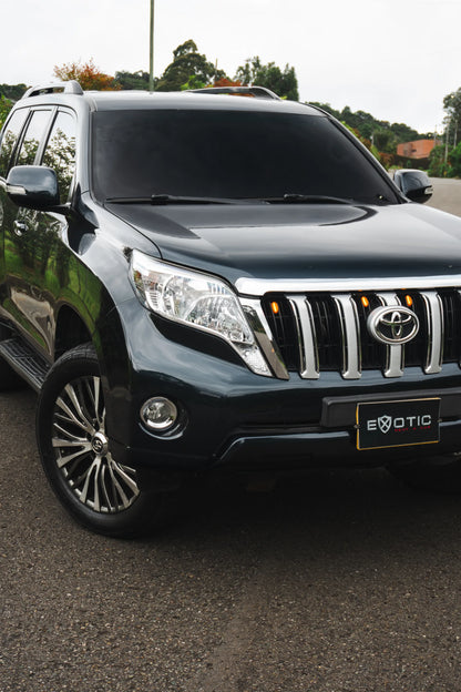 Alquiler de vehículos en Medellín - Toyota Prado TXL, vista tres cuartos frontal (2)