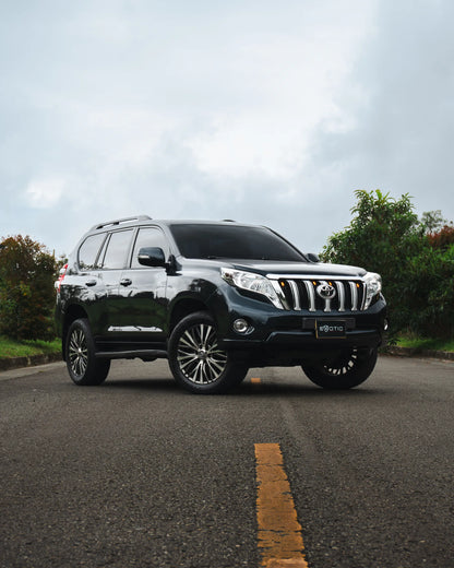 Alquiler de vehículos en Medellín - Toyota Prado TXL, vista tres cuartos frontal (5)