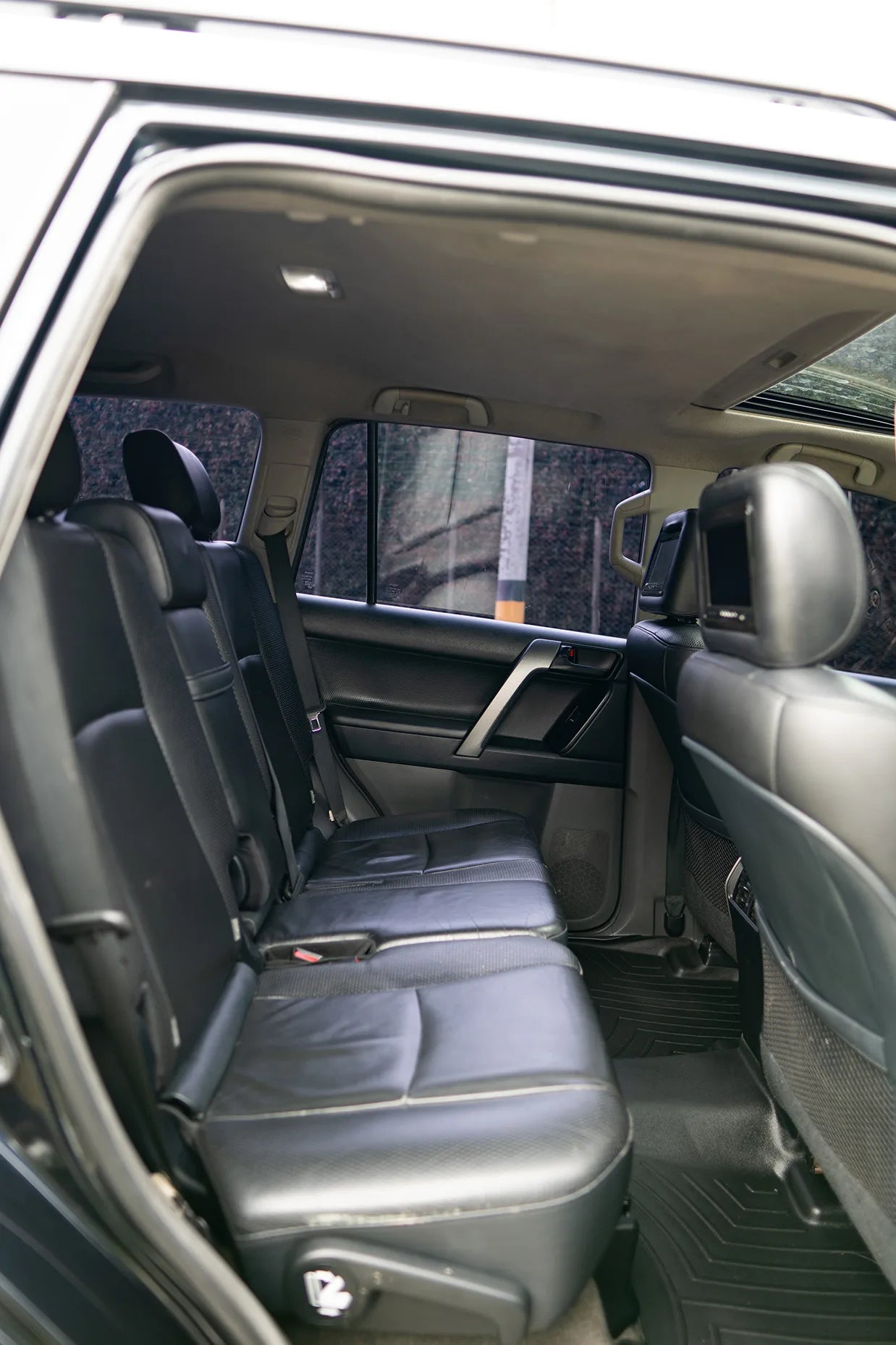 Alquiler de vehículos en Medellín - Toyota Prado TXL, asientos traseros