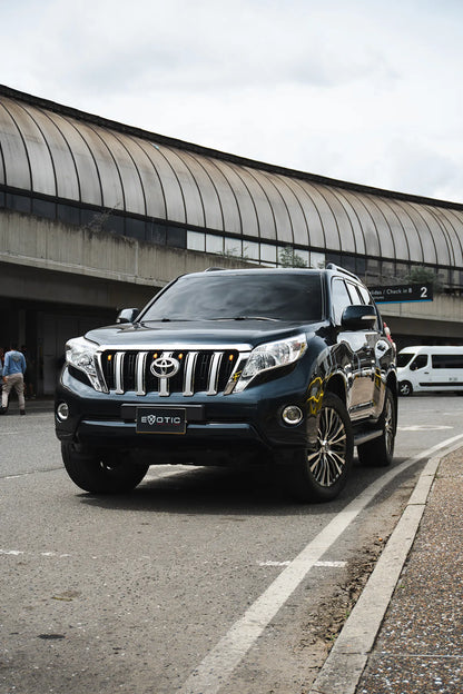Alquiler de vehículos en Medellín - Toyota Prado TXL, vista frontal lateral (3)