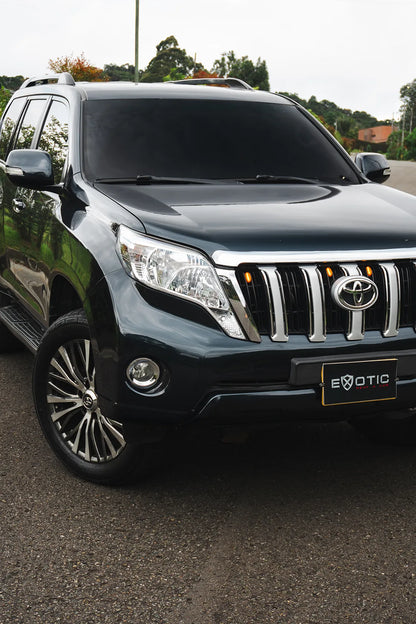 Alquiler de vehículos en Medellín - Toyota Prado TXL, vista frontal lateral