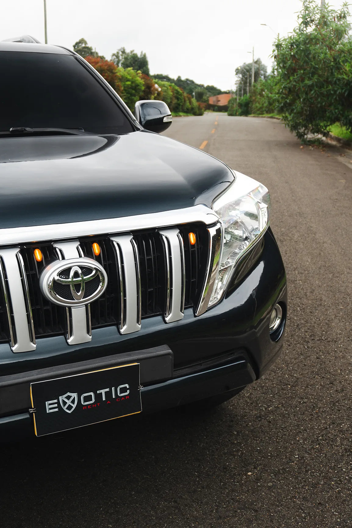 Alquiler de vehículos en Medellín - Toyota Prado TXL, parrilla frontal