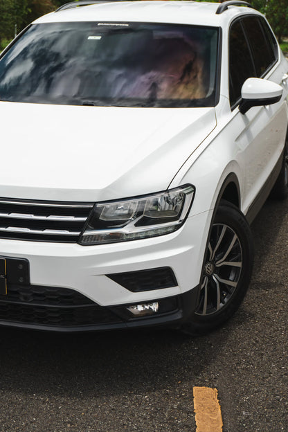 Alquiler de vehículos en Medellín - Volkswagen Tiguan, faro delantero