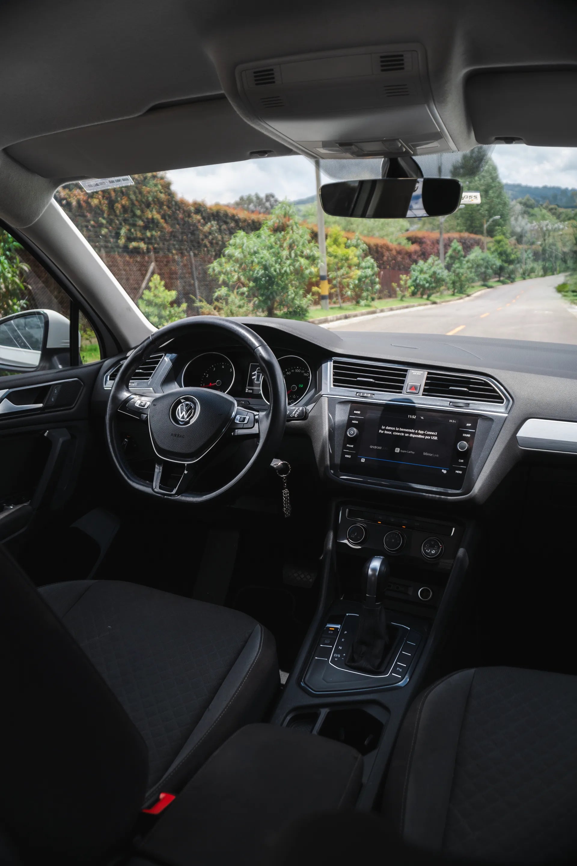 Alquiler de vehículos en Medellín - Volkswagen Tiguan, tablero (2)