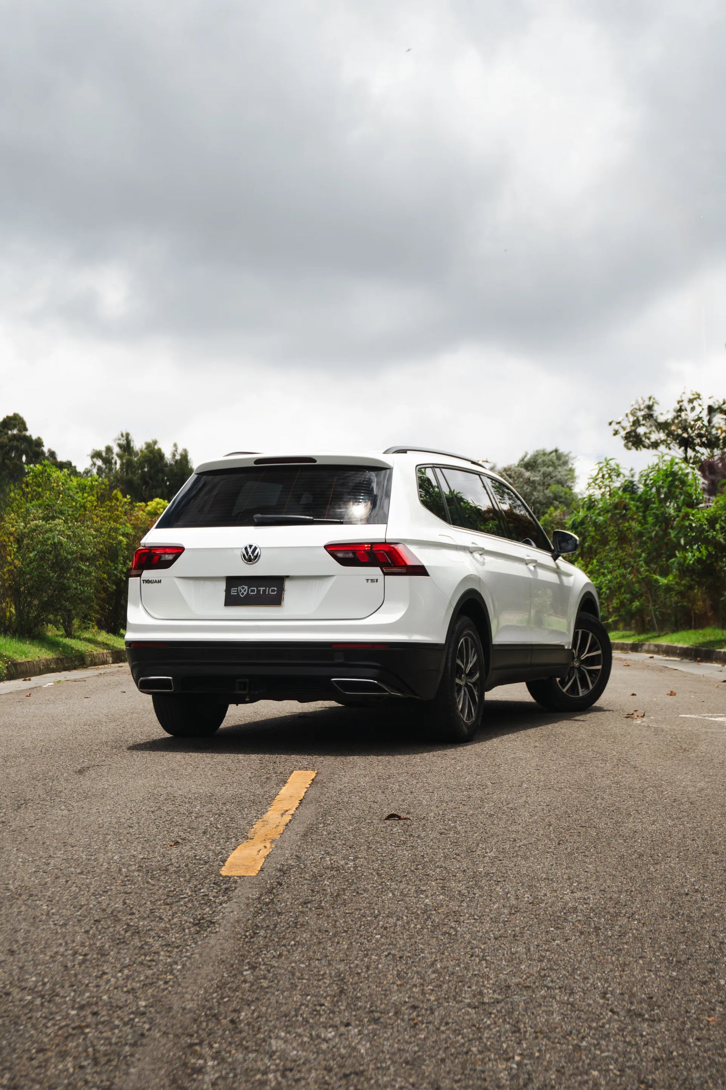 Alquiler de vehículos en Medellín - Volkswagen Tiguan, vista tres cuartos trasero