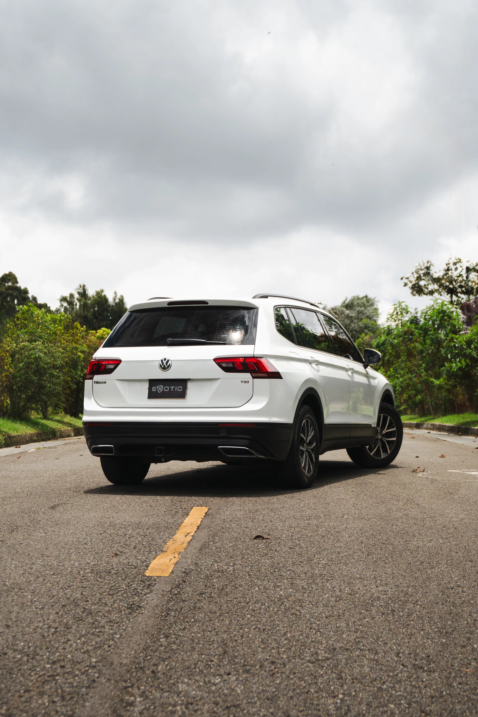 Alquiler de vehículos en Medellín - Volkswagen Tiguan, vista tres cuartos trasero