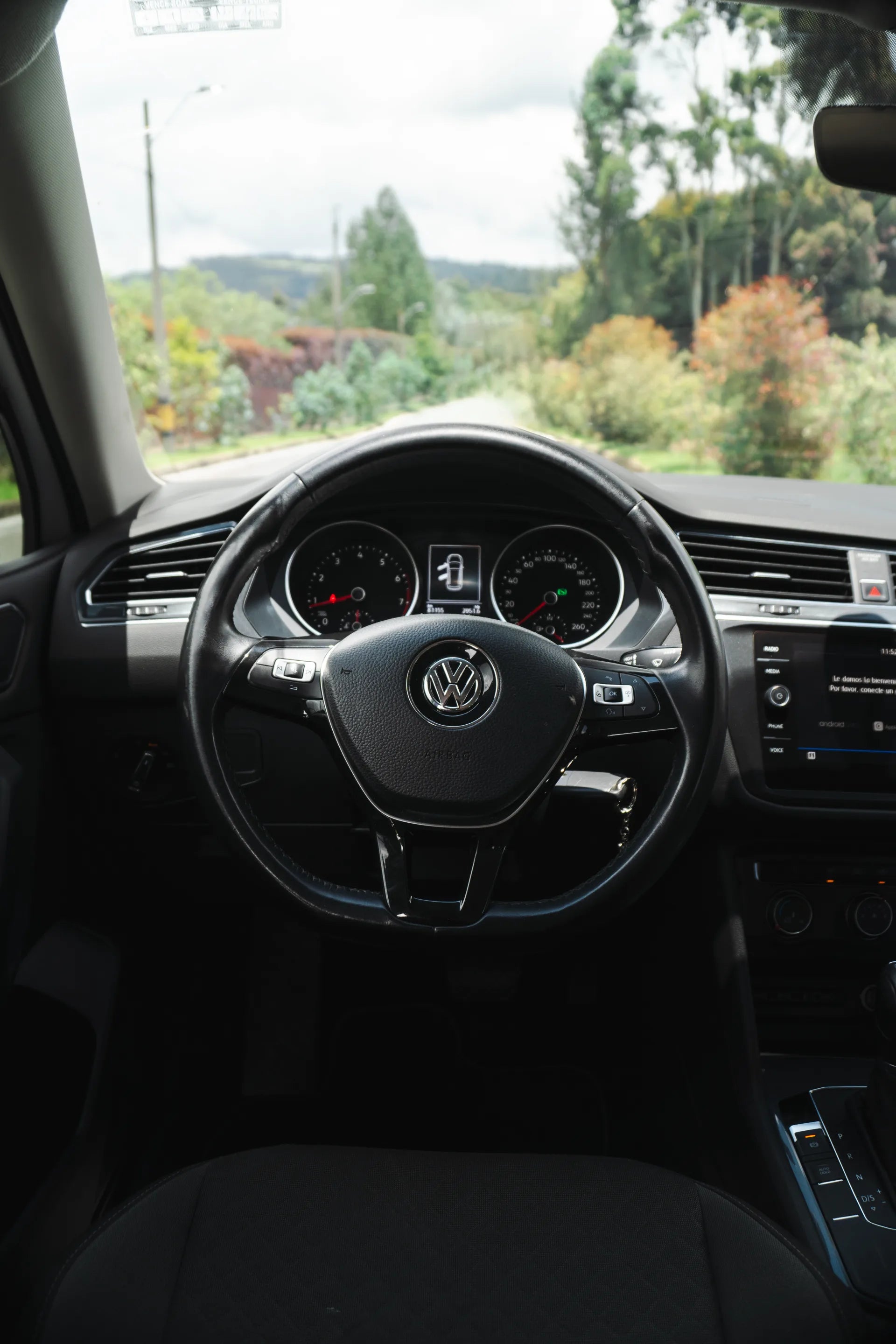 Alquiler de vehículos en Medellín - Volkswagen Tiguan, volante